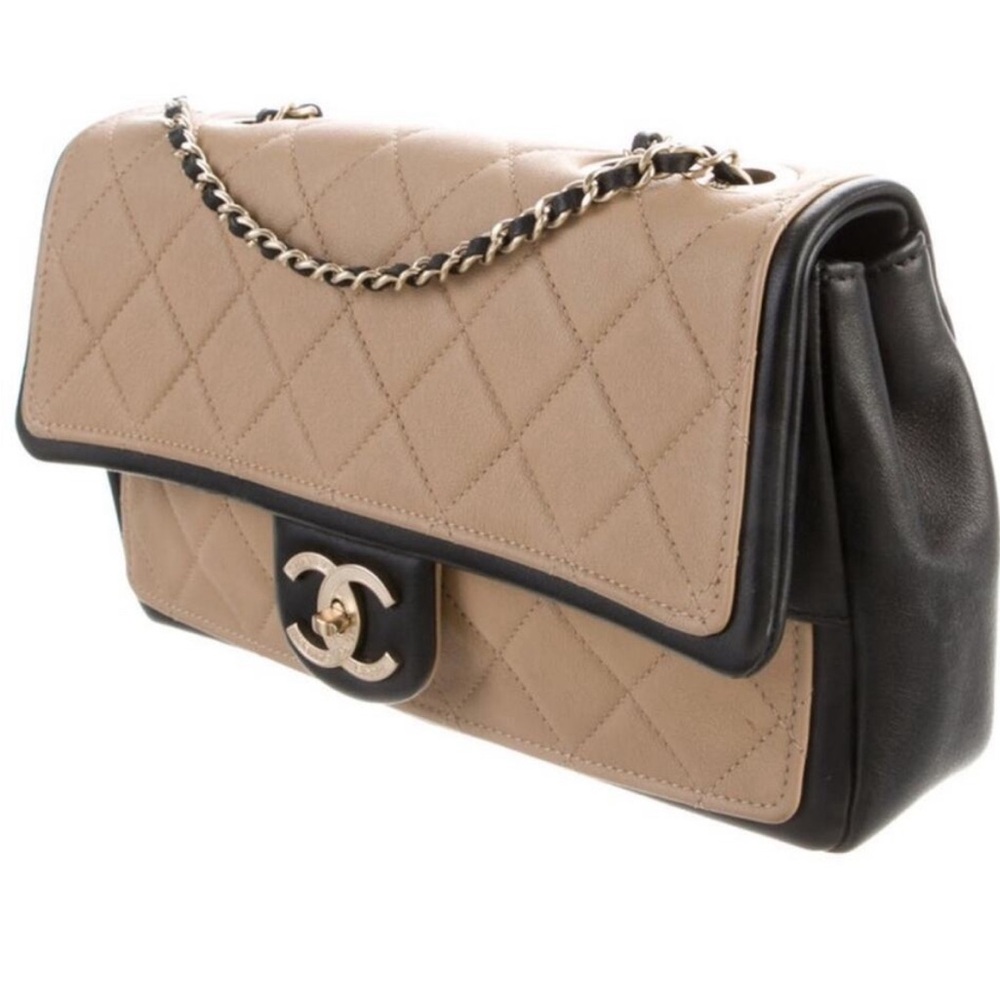 100% authentic Chanel leather bag.